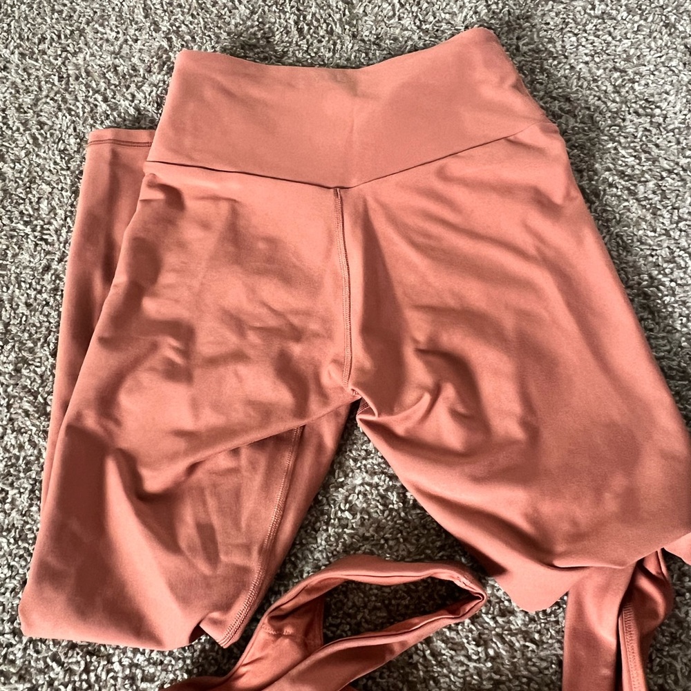 Abercrombie & Fitch Coral Leggings